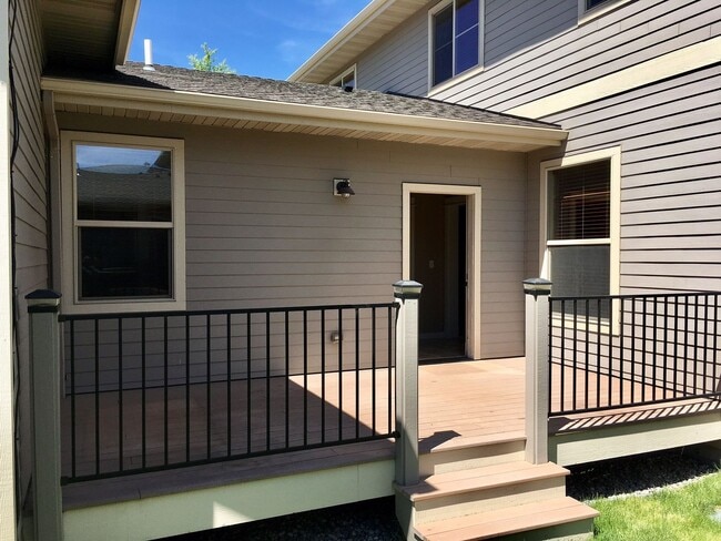 Building Photo - 2811 Blackbird Dr