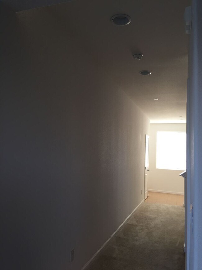 Building Photo - Spacious 3 Bedroom, newer home in South Sacramento