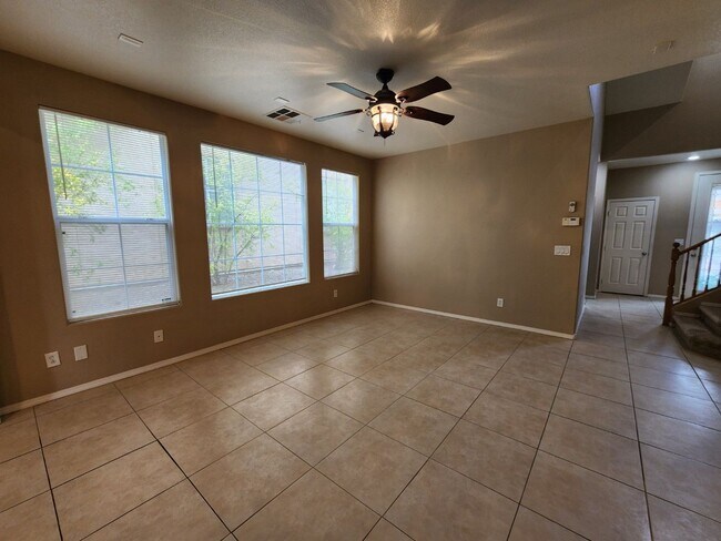 Building Photo - Charming 3 bedroom home with great curb ap...