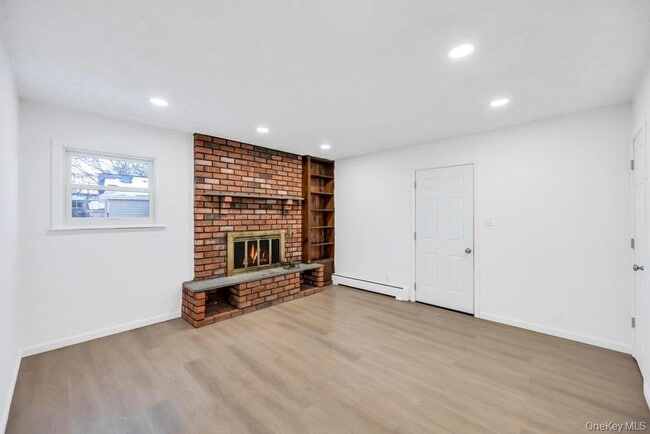 Building Photo - 5494 South Dr