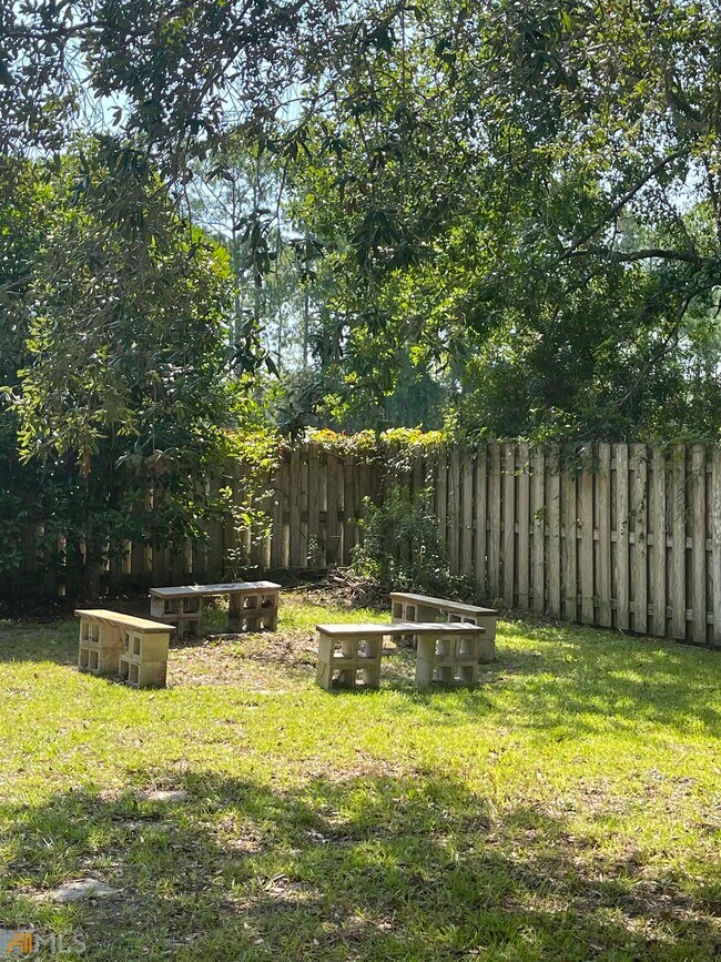 Building Photo - 304 McQueen Cir