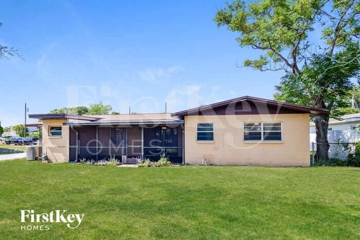 Building Photo - 4818 W Bay Villa Ave