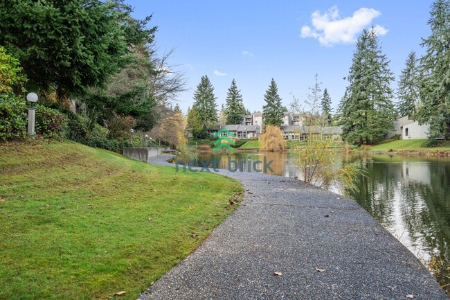 Building Photo - 2 BED & 1.75 BATH FOR RENT