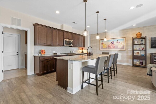 Building Photo - 305 Hemlock Bluff Ct