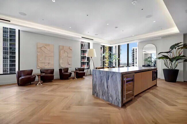 Building Photo - 501 NE 1st Ave