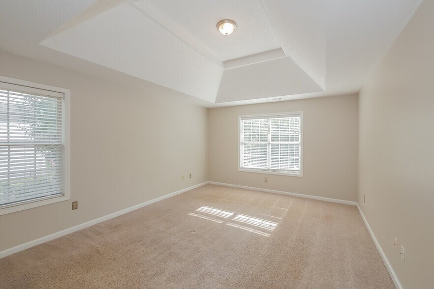 Building Photo - 135 Masters Dr