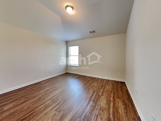 Building Photo - 525 Brickstone Way