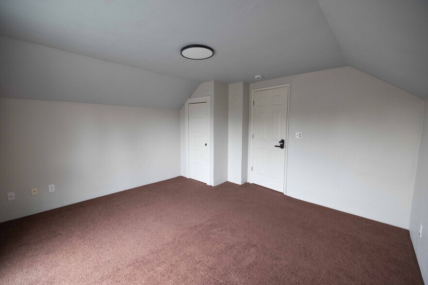 Building Photo - 401 S Main St