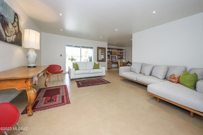 Building Photo - 2791 W Casas Cir