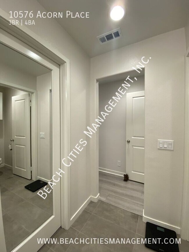 Building Photo - 10576 Acorn Pl