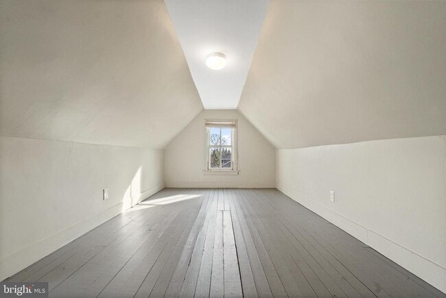 Building Photo - 923 N Main St