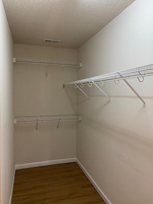 Building Photo - 115 Brentfield Loop