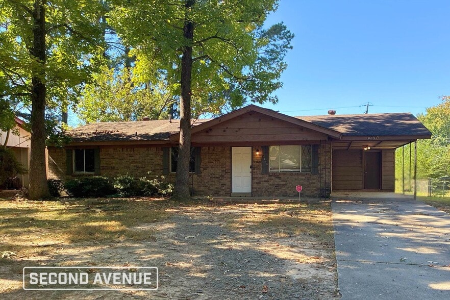 Primary Photo - 1006 Towering Oaks Dr