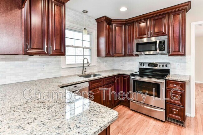 Building Photo - 9766 Oleander Ave