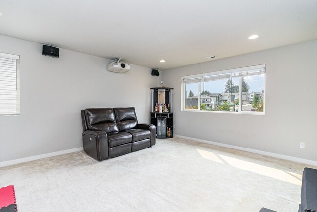 Building Photo - Beautiful home in Monroe available 9/15