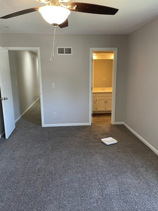 Building Photo - 5617-5623 NW 66th Terrace