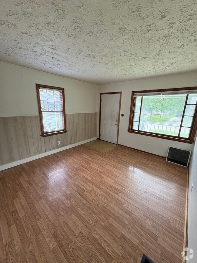 Building Photo - Single Family Ranch 2 bed 1 bath in North ...