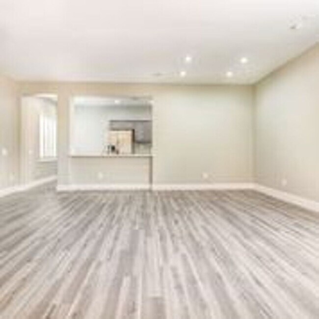 Building Photo - Welcome Home! Beautiful One Story Home in Aliante