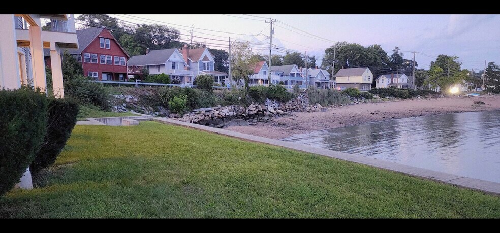 Building Photo - 189 Shore Dr