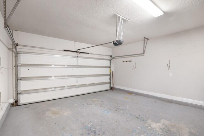 Building Photo - 282 Whispering Lake Dr