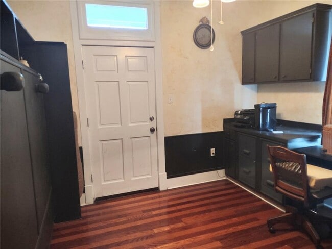 Building Photo - 3127 Avenue Q