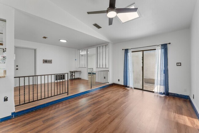 Building Photo - 2526 Town Briar St