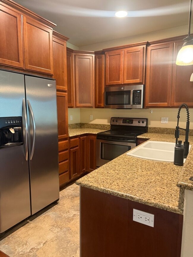 Building Photo - 2BED 2.5 BATH - TOWNHOME IN A QUIET NEIGHBORHOOD