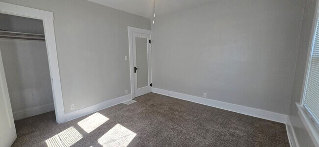 Building Photo - West End Home offering 3 Bedrooms, 1 bath!