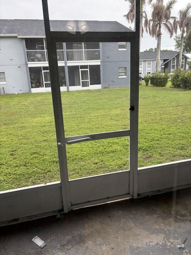 Building Photo - 1st floor 2 bedroom 2 bathroom