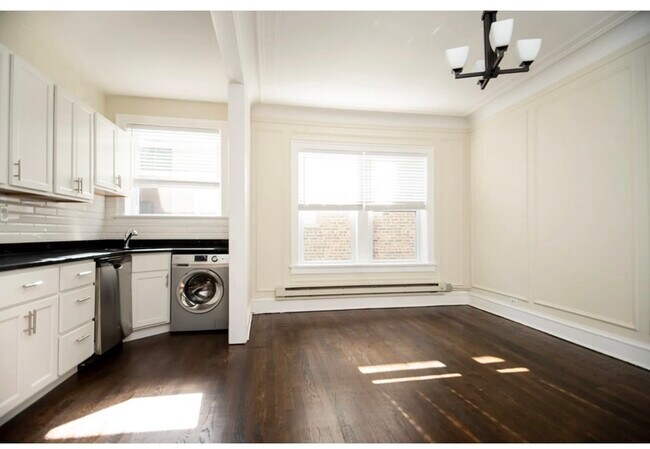 Building Photo - 327 Kedzie St