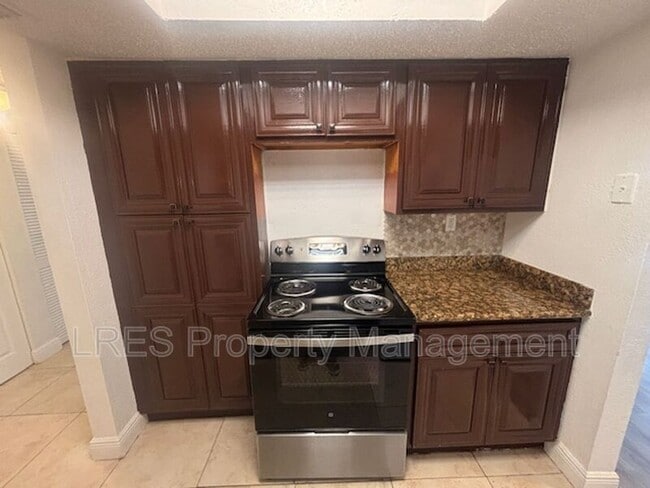 Building Photo - 4725 S Texas Ave