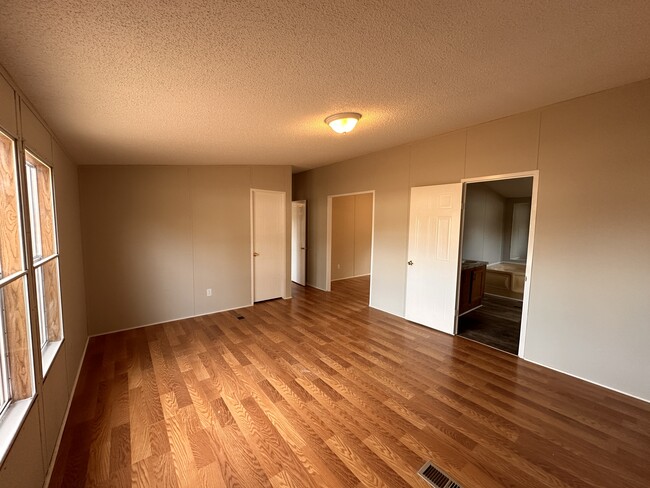 Building Photo - 113 Willow St