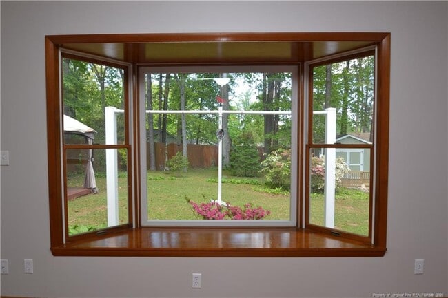 Building Photo - 806 Kingswood Dr
