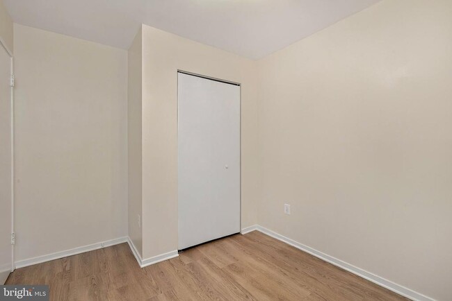Building Photo - 1327 Alderton Ln