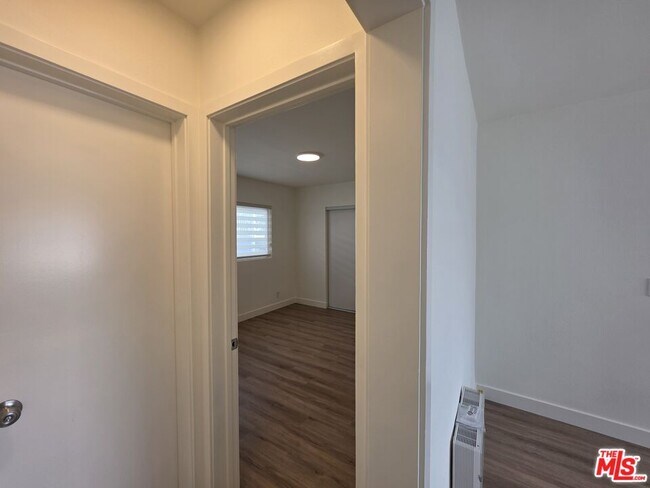 Building Photo - 2009 Carnegie Ln