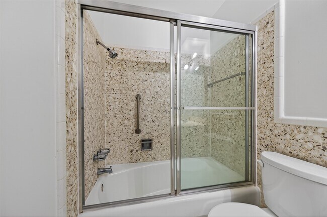 Building Photo - 5530 Holly St