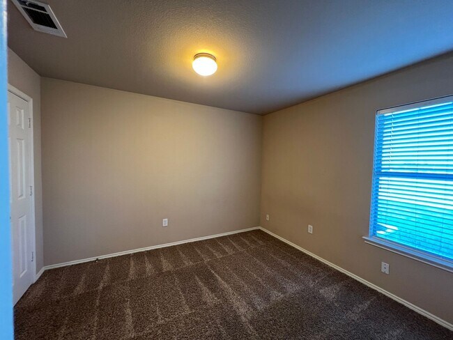 Building Photo - Welcome home to this spacious 3-bedroom, 2-bath quadplex in Krum!