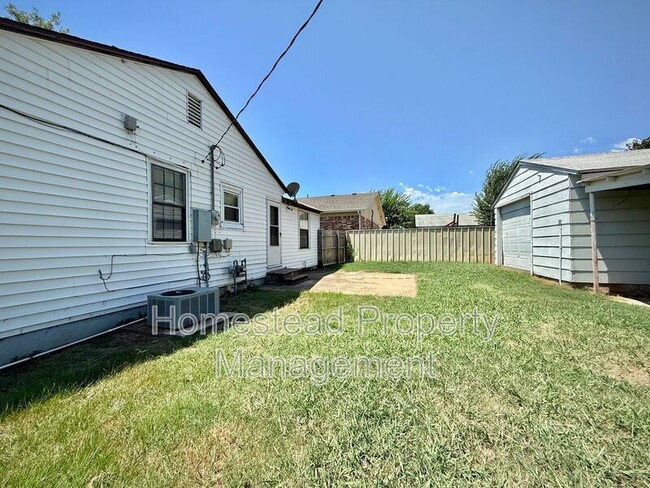Building Photo - 4709 SE 27th St