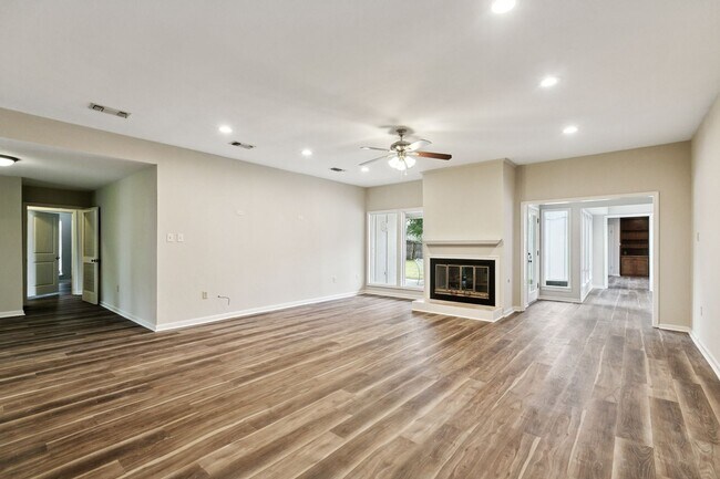 Building Photo - 12037 Oak Haven Ave