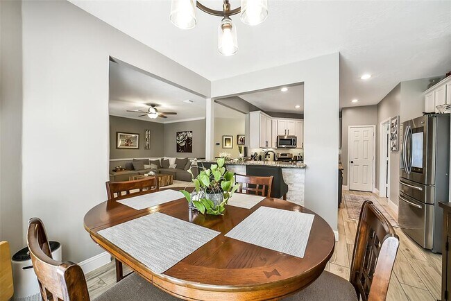 Building Photo - 3711 Pinehurst Dr