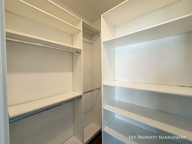 Building Photo - 525 Mossy Cup St