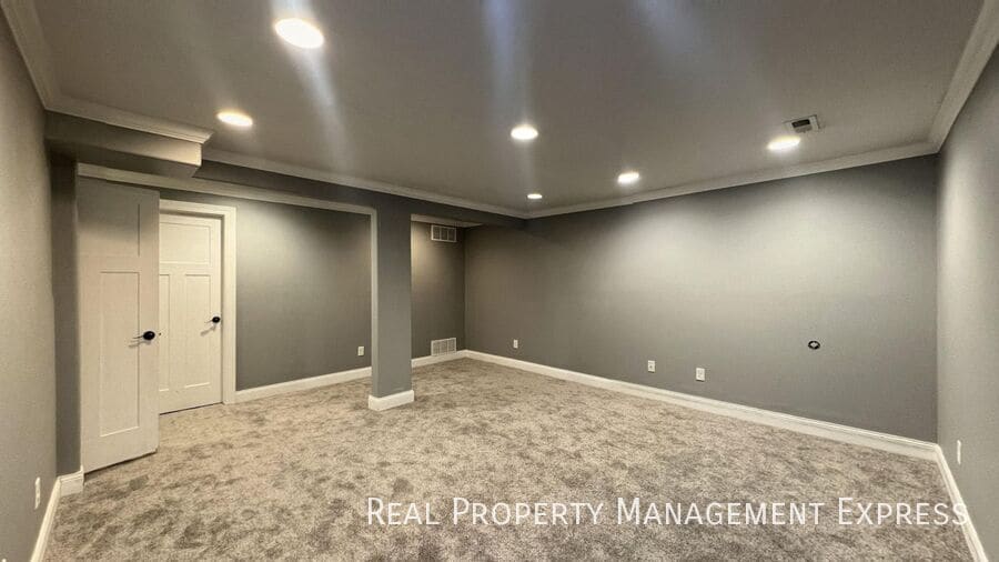 Building Photo - Spacious 5-Bedroom Home with Modern Update...