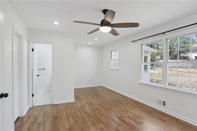 Building Photo - 262 Atwood Dr NW