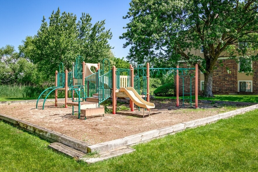 Primary Photo - Ellyn Crossing