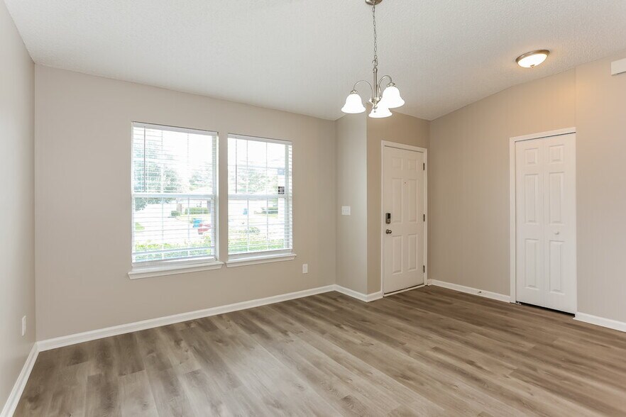 Building Photo - 3416 International Village Dr W
