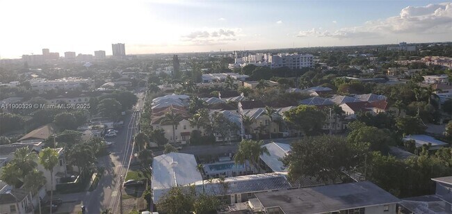 Building Photo - 900 NE 18th Ave