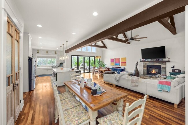 Building Photo - 4603B Lealand Ln