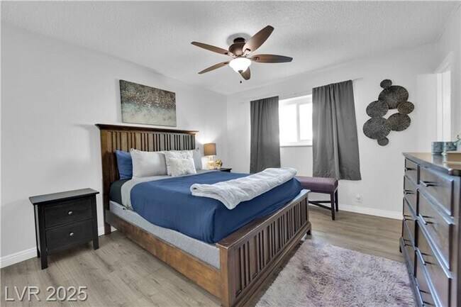 Building Photo - A Must See!! 5 bedroom 3.5 Bathroom home i...
