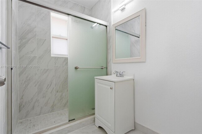 Building Photo - 8430 Crespi Blvd