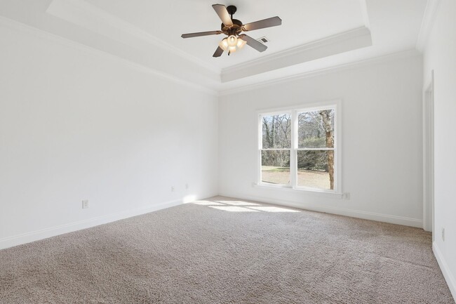 Building Photo - Charming Auburn Home!